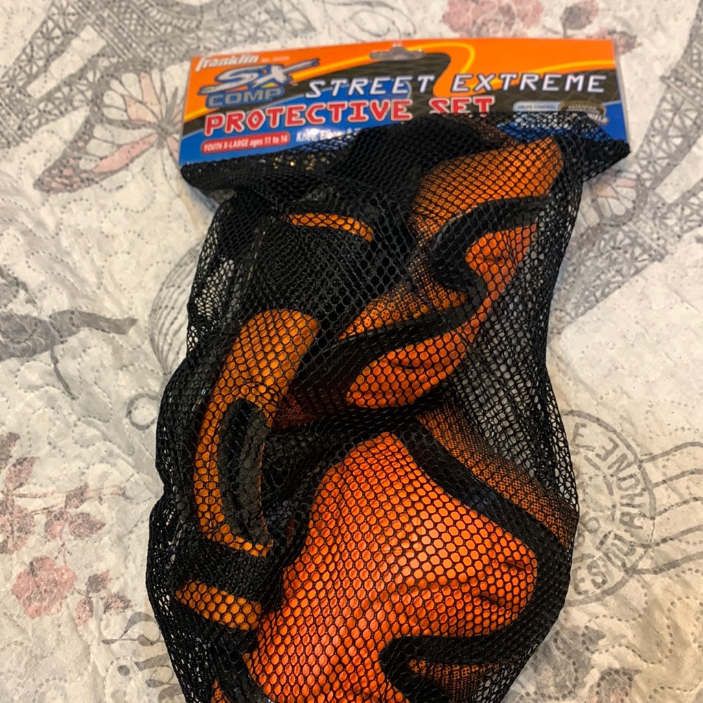 Nwt Protective Set Of Knee Elbow  Wrist Pads